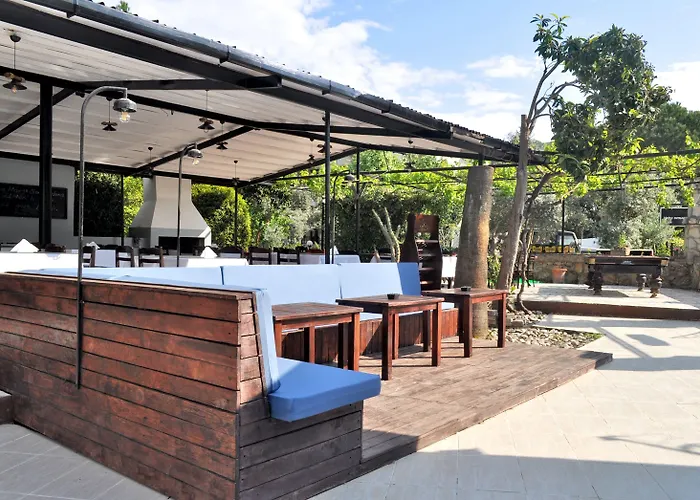 Native 2* فتحية